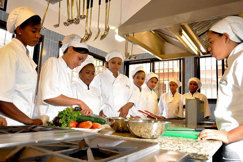 Hasta el momento, 30 jóvenes han culminado el programa de formación integral de la escuela.