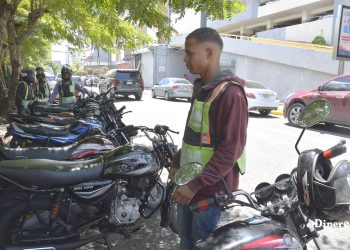 El motoconcho es un medio de transporte que mueve a la economía.