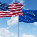 Banderas de Estados Unidos y Unión Europea, respectivamente. - Fuente externa.