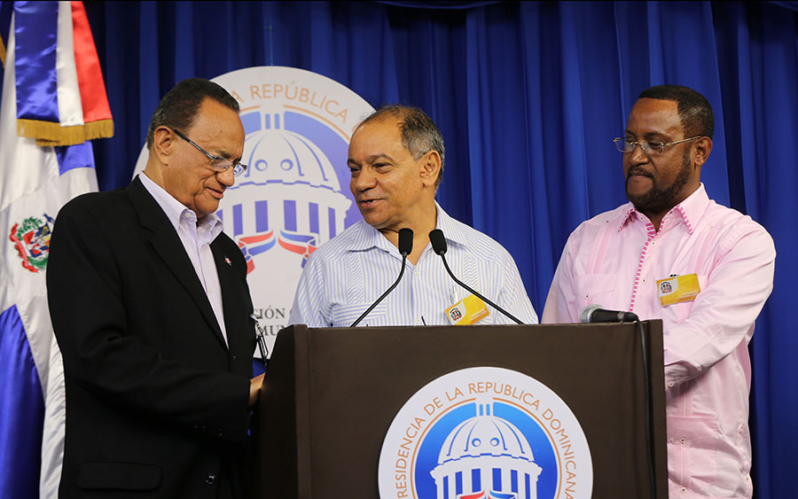 Gabriel del Río, Rafael Abreu (Pepe) y Jacobo Ramos, representantes de los sindicatos de trabajadores.