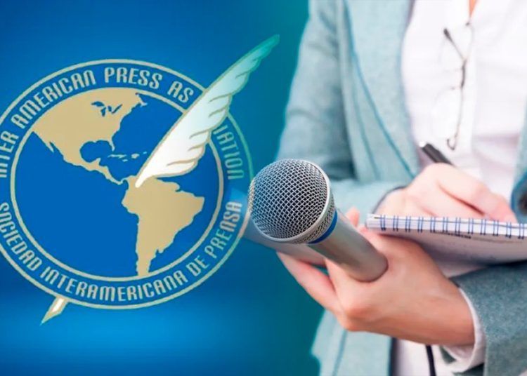 La SIP, compuesta por más de 1,300 publicaciones de América, es una entidad sin fines de lucro dedicada a la defensa y promoción de la libertad de prensa y de expresión.