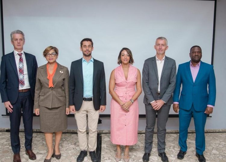 El seminario incluyó diálogos sobre los principales aspectos de los sistemas eléctricos, el intercambio de buenas prácticas en energías alternativa.