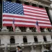 En otros mercados, la rentabilidad del bono del Tesoro a 10 años cayó hasta el 3.725%, el oro subió a US$2,546 la onza, y el euro frente al dólar se cambiaba a 1.11.
