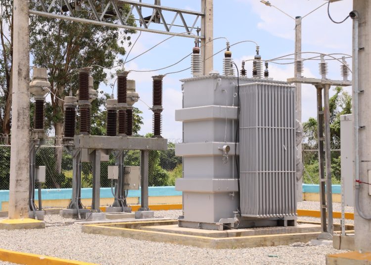 Edeeste se encuentra en proceso de ejecución la rehabilitación del tendido eléctrico de MT.