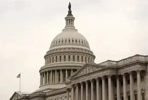 Las tasas más elevadas de desempleo respaldado por prestaciones fueron las de Nueva Jersey, Washington, California y Rhode Island, Massachusetts, el Distrito de Columbia, y otros.