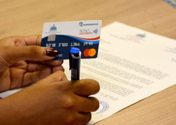 Los subsidios consisten en la entrega de bonos a familias para disminuir la pobreza.