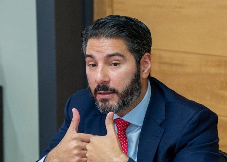 Francisco Torres afirma que la propuesta contempla aumentar gradualmente las cotizaciones al sistema.