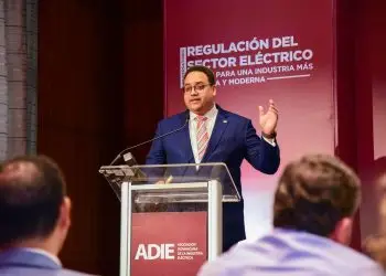 El superintendente Astacio, ofreció estas declaraciones dentro del conversatorio “Regulación del sector eléctrico: claves para una industria más robusta y moderna”, organizado por la Asociación Dominicana de la Industria Eléctrica.