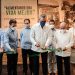 Luis Abinader y José González Corripio realizan el corte de cinta, les acompañan Carolina Mejía, Víctor Bisonó, Alejandro González Cuadra, José Miguel González Cuadra, José Manuel González Cuadra, María Isabel Cuadra Conzález y Isabel González Cuadra.