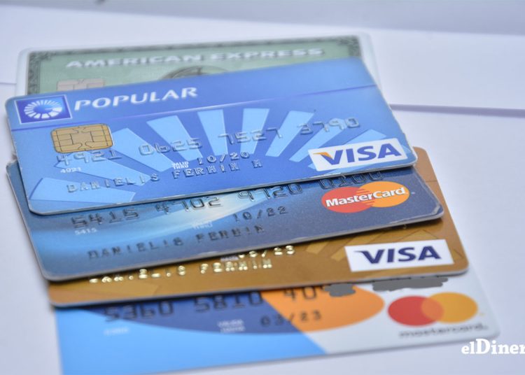 El dinero plástico es una vía rápida de financiamiento para el pago de bienes y servicios. | Lésther Álvarez