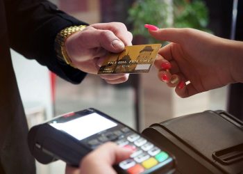 Aunque la mayoría de las tarjetas emitidas son del tipo "Clásica" (56.9%), estas no concentran la mayor cantidad de deuda.- Fuente externa.