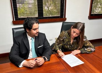 "The Business Year: República Dominicana 2024" es el título del reporte anual. - Fuente externa.