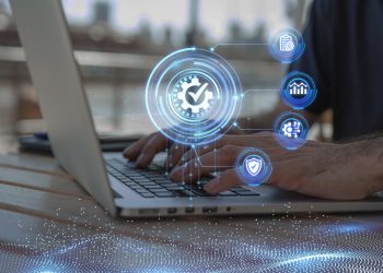 Para Julio Pallaviccini, executive Director de Technology Consulting de EY, la clave del éxito no radica únicamente en la inversión en tecnología, sino en la formulación de una estrategia clara y un enfoque integral que contemple el impacto organizacional.