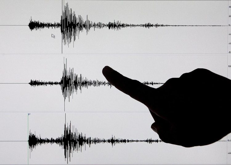 El sismo se sintió fuerte en varios puntos del país, incluida la capital.