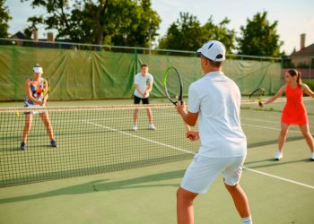 El tenis ofrece un espectáculo de alto nivel que cautiva a los espectadores en estos eventos deportivos.