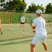 El tenis ofrece un espectáculo de alto nivel que cautiva a los espectadores en estos eventos deportivos.