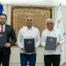El ministro Joel Santos junto los directores de Bienes Nacionales, Rafael Burgos Gómez y de Administración y Carrera Judicial del Poder Judicial, Jhonatan Toribio, durante el acto en el que se cedieron terrenos para usufructo.