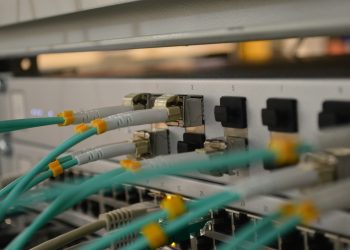 Los países de bajos ingresos no sólo hay menos personas en línea, sino que, además, los que sí están conectados utilizan menos datos. - Fuente externa.