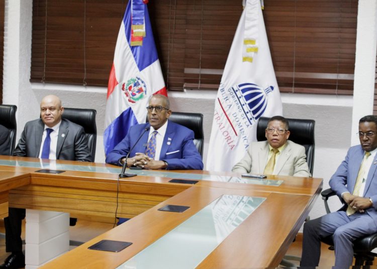 Félix Santana García, contralor general de la República. - Fuente externa.