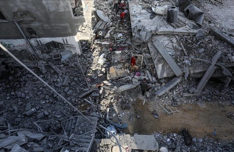 Al menos 10 ciudadanos murieron y otros resultaron heridos "en el bombardeo de ocupación que tuvo como objetivo cuatro viviendas en los barrios de Sabra y Zaytun en la ciudad de Gaza". - Fuente externa.