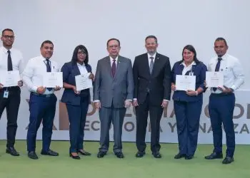 El gobernador también ponderó la importancia esencial de otras iniciativas planificadas a través de Aula Central, como el diplomado titulado “Formación económica para comunicadores”.