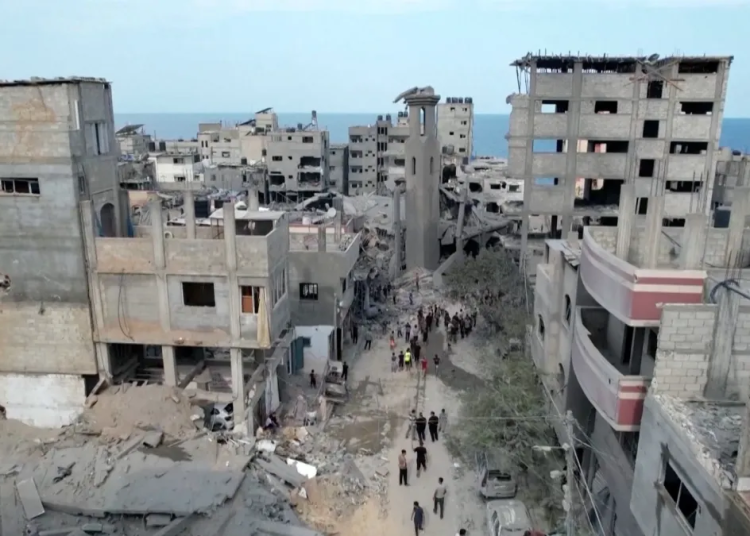 Los ataques aéreos continuaron hoy en distintas partes de la Franja, donde se espera la entrada de ayuda humanitaria por el paso de Rafah. - Fuente externa.