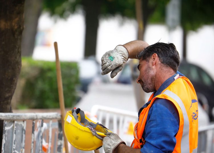 Cerca del 53.24% de los cotizantes son hombres, aunque tienen un salario promedio ligeramente inferior (RD$34,569.31) que las mujeres. | Fuente externa