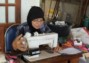 Los inmigrantes tienden más a ejercer trabajos informales, es decir, sin contrato laboral legal (52%), que los nativos (45%). | Fuente externa.