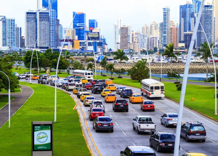 De acuerdo con el estudio, el 94% de los usuarios de transporte público esperan tecnología sin contacto por su comodidad. - Fuente externa.