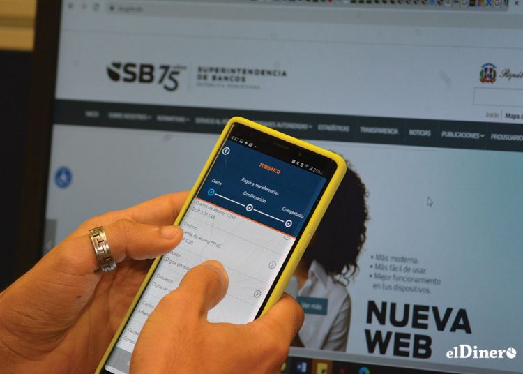 Si antes las personas tenían limitaciones para acceder al sector, ahora cuentan con el banco al alcance de un dispositivo digital. | Lésther Álvarez