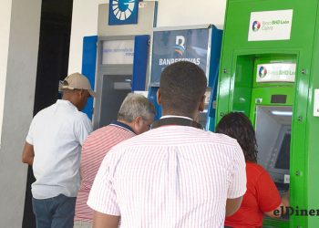 Las máquinas dispensadoras permiten realizar transacciones sin contacto. | Lésther Álvarez