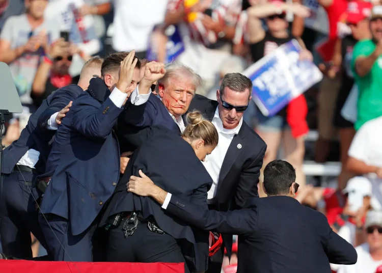 Director del Servicio Secreto reiteró que los francotiradores no tenían "ningún conocimiento" de que había un hombre armado "hasta que oyeron los disparos".