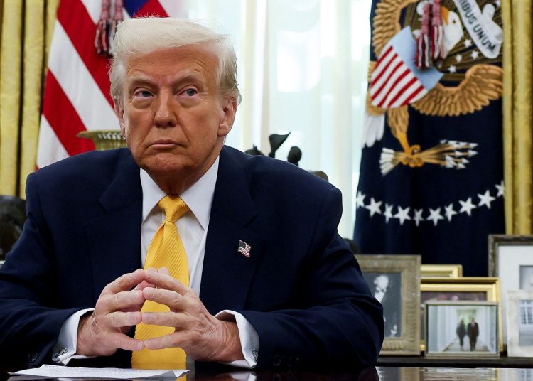 Al finalizar la conversación con Putin, Trump transmitió el contenido de la llamada tanto a Zelenski como a la presidenta de la Comisión Europea, Ursula Von der Leyen, la primera ministra italiana, Giorgia Meloni, el presidente francés, Emmanuel Macron, el canciller alemán, Friedrich Merz, y presidente finlandés, Alexander Stubb.