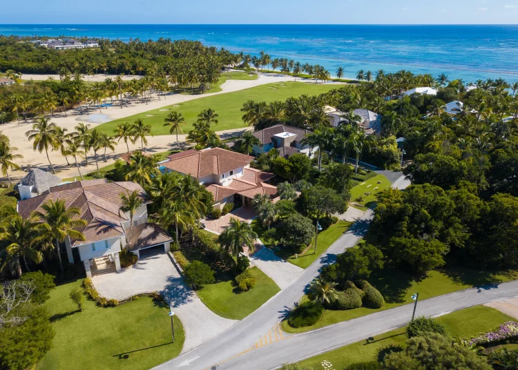 El turismo inmobiliario continúa atrayendo capital extranjero hacia República Dominicana.