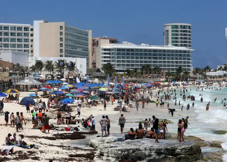 El país recibió 11.22 millones de turistas internacionales en el primer trimestre de 2024, un alza interanual de 6.9%.