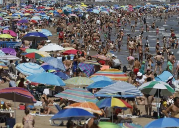 Los principales países emisores en los ocho primeros meses del año fueron Reino Unido, con casi 12.7 millones de turistas y un aumento del 7.8%; Francia, con cerca de 9.2 millones y un 10.1% más; y Alemania, que superó los 8 millones tras crecer un 9.3%.