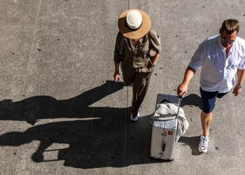 En los siete primeros meses del año el número de turistas extranjeros que llegaron a España alcanzó su cifra más alta hasta ahora, con 53.37 millones de personas.