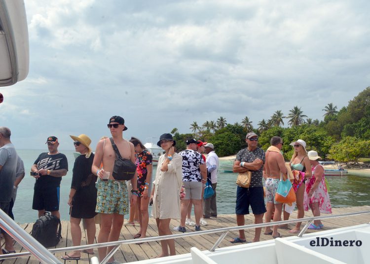 turstas-sector-turismo