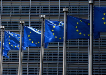 La Comisión Europea pospuso hasta mediados de abril la aplicación de las primeras contramedidas en respuesta a los aranceles estadounidenses a las importaciones europeas de aluminio y acero.