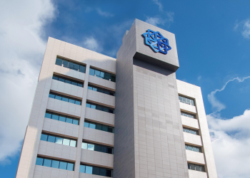 AFI Universal reduce su comisión de administración en beneficio de los inversionistas.