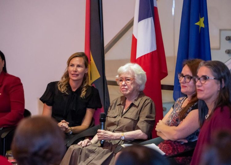 El conversatorio reunió a congresistas dominicanas, gobernadoras, lideresas del sector público y de la sociedad civil.