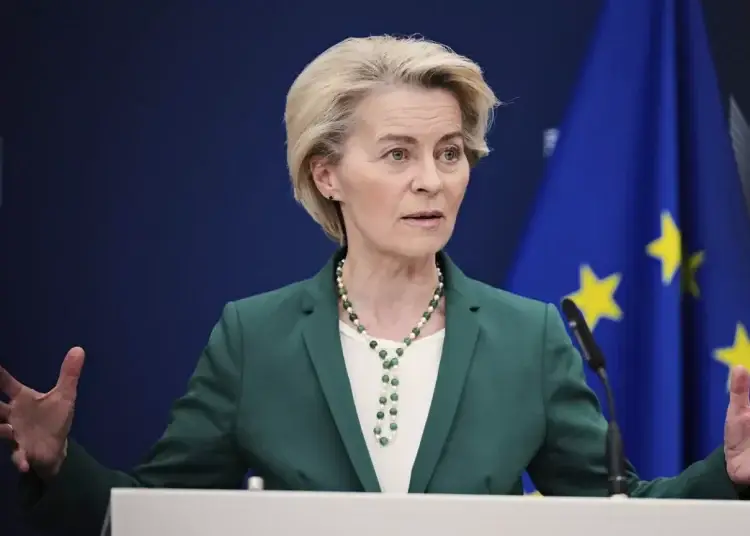 La jefa del Ejecutivo comunitario respondió así al ser preguntada sobre si estaba planificando una visita a Washington, después de que ayer Trump dijese que la UE quiere llegar a un acuerdo comercial "como sea".