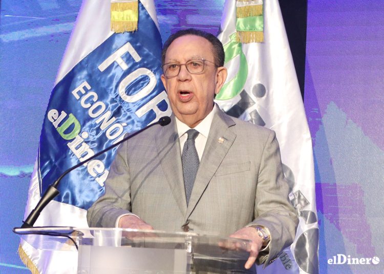 Héctor Valdez Albizu agradeció la distinción al periódico elDinero y a sus directivos.