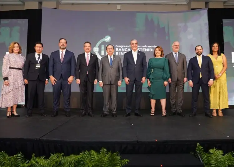 Durante su intervención en el III Congreso de Banca Sostenible e Inclusiva de Felaban, que contó con la presencia del presidente Luis Abinader, Valdez explicó que esta sólida posición financiera permite al país mantener un índice de solvencia superior al mínimo requerido del 10%.