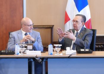 Valdez Albizu ponderó la importancia de la coordinación de las política fiscal y monetaria para garantizar el mantenimiento de la estabilidad macroeconómica.