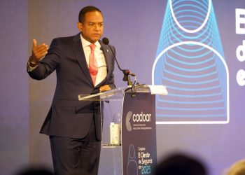 Sobre la baja pólizas de seguro que tienen las infraestructuras del Estado, Julio César Valentín dijo que se está trabajando para revertir esa situación.