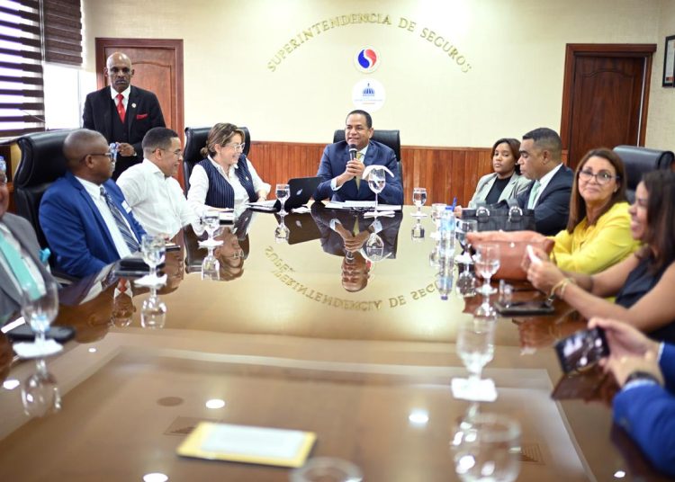 Puntualizaron en la necesidad de agilizar el método de renovación de licencias que la Superintendencia de Seguros otorga a los agentes.