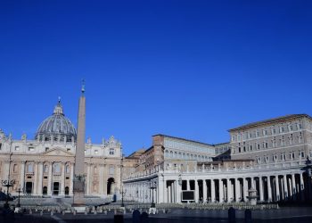 Según ha informado el Vaticano, esta gestión del patrimonio de los fondos se realizó persiguiendo fines no especulativos, de bajo riesgo y de probado impacto social, según la Doctrina Social de la Iglesia.