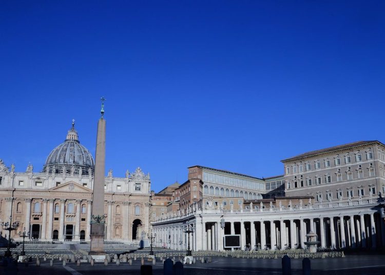 Según ha informado el Vaticano, esta gestión del patrimonio de los fondos se realizó persiguiendo fines no especulativos, de bajo riesgo y de probado impacto social, según la Doctrina Social de la Iglesia.