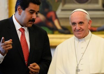 El Vaticano habría tratado de negociar una oferta de asilo en Rusia para el presidente venezolano, Nicolás Maduro.